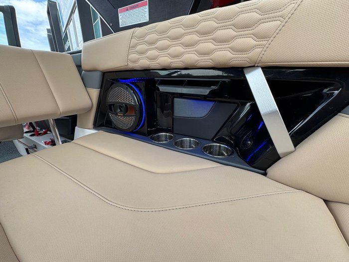 2023 MasterCraft XT22