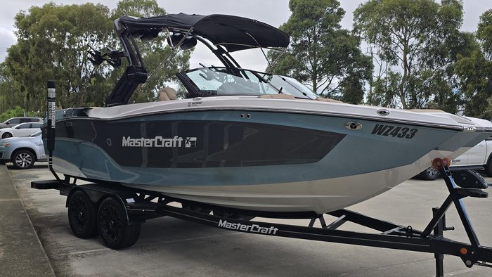 2023 MasterCraft XT22