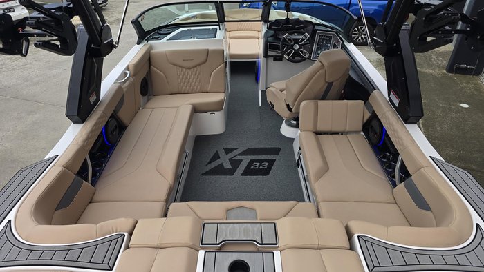 2023 MasterCraft XT22