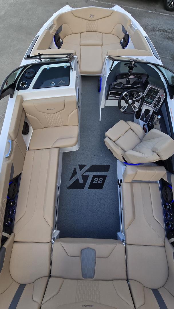 2023 MasterCraft XT22