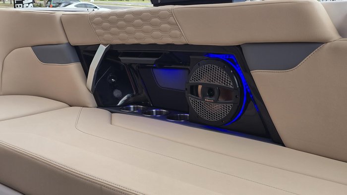 2023 MasterCraft XT22