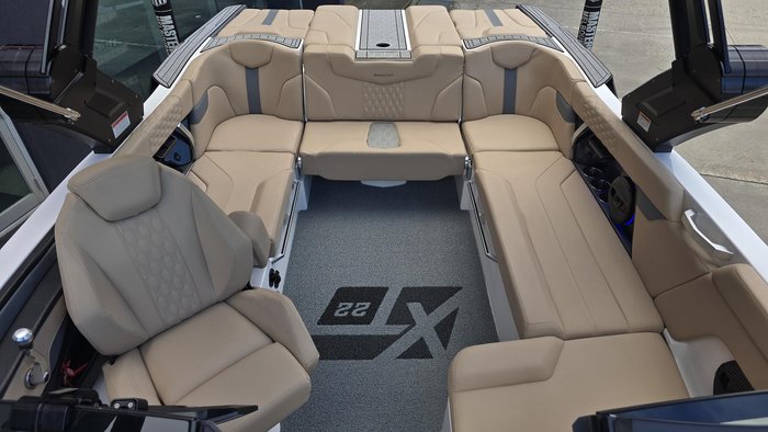 2023 MasterCraft XT22