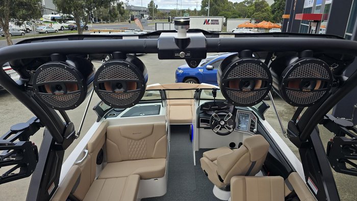 2023 MasterCraft XT22