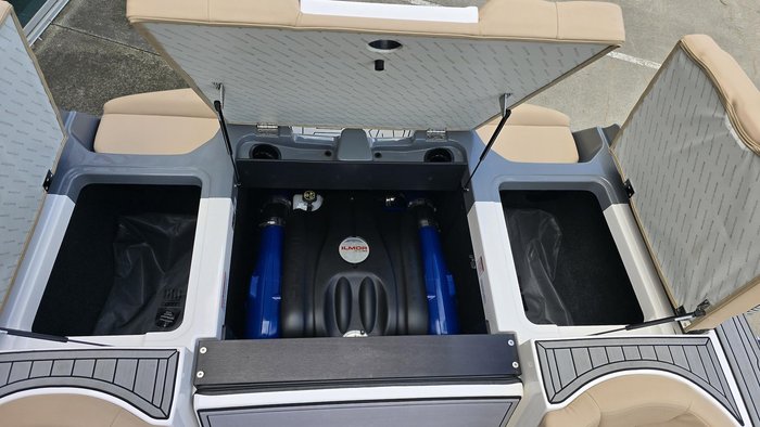 2023 MasterCraft XT22