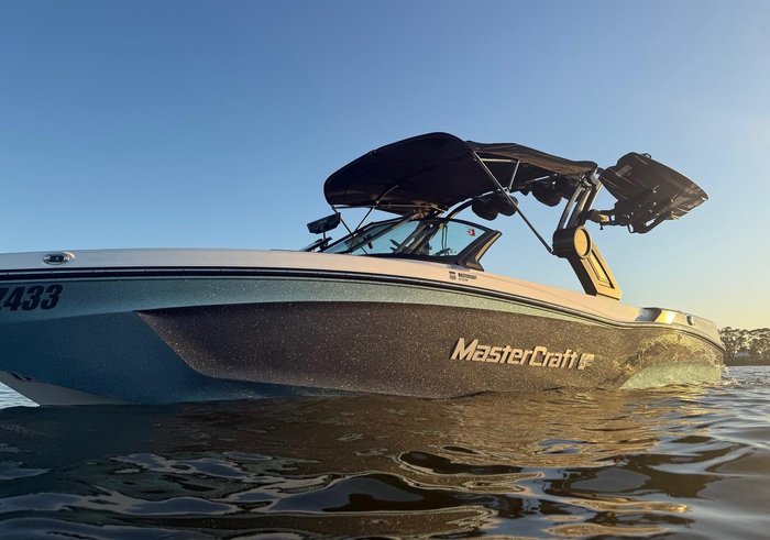 2023 MasterCraft XT22