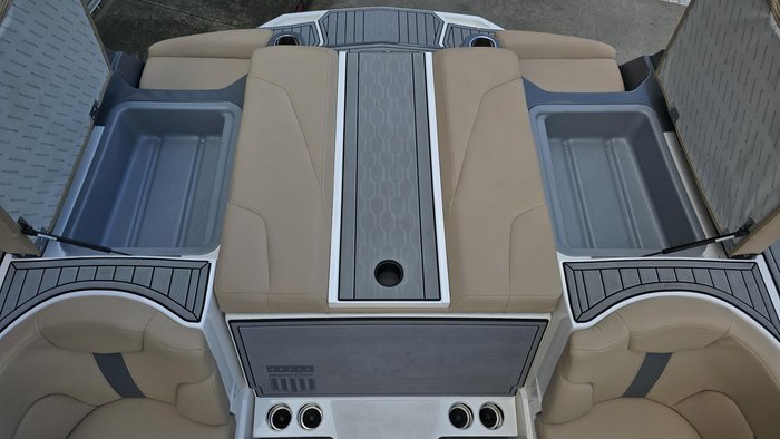 2023 MasterCraft XT22