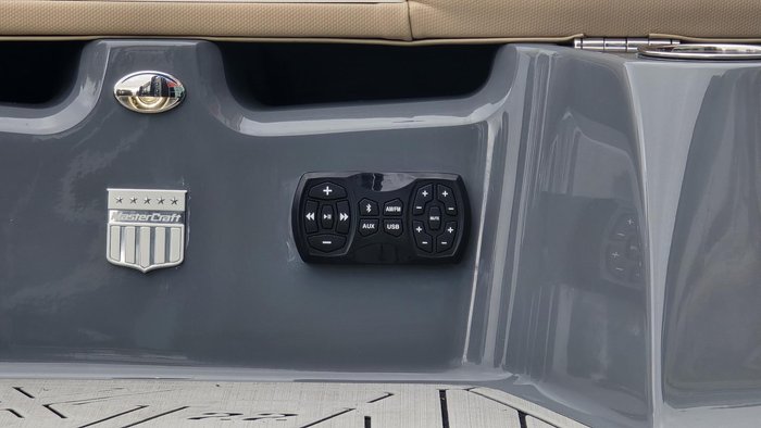 2023 MasterCraft XT22