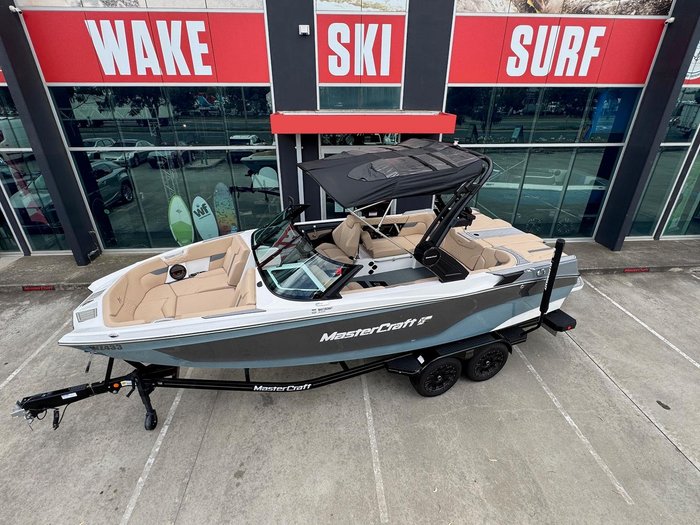 2023 MasterCraft XT22