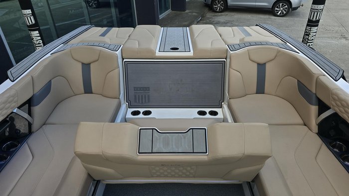 2023 MasterCraft XT22