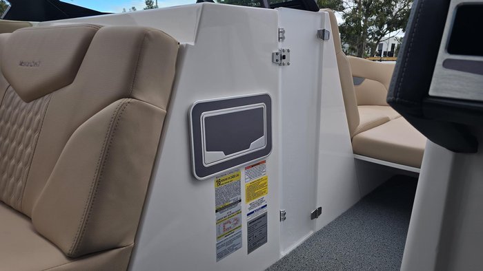 2023 MasterCraft XT22