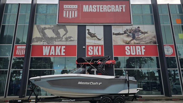 2023 MasterCraft XT22