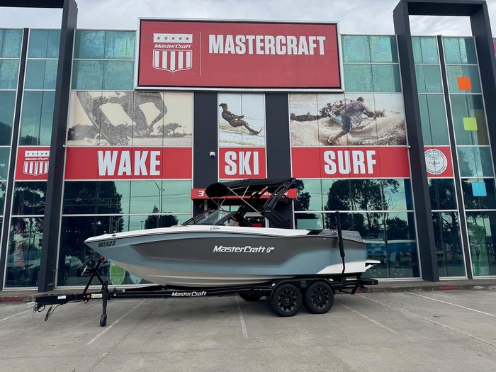 2023 MasterCraft XT22