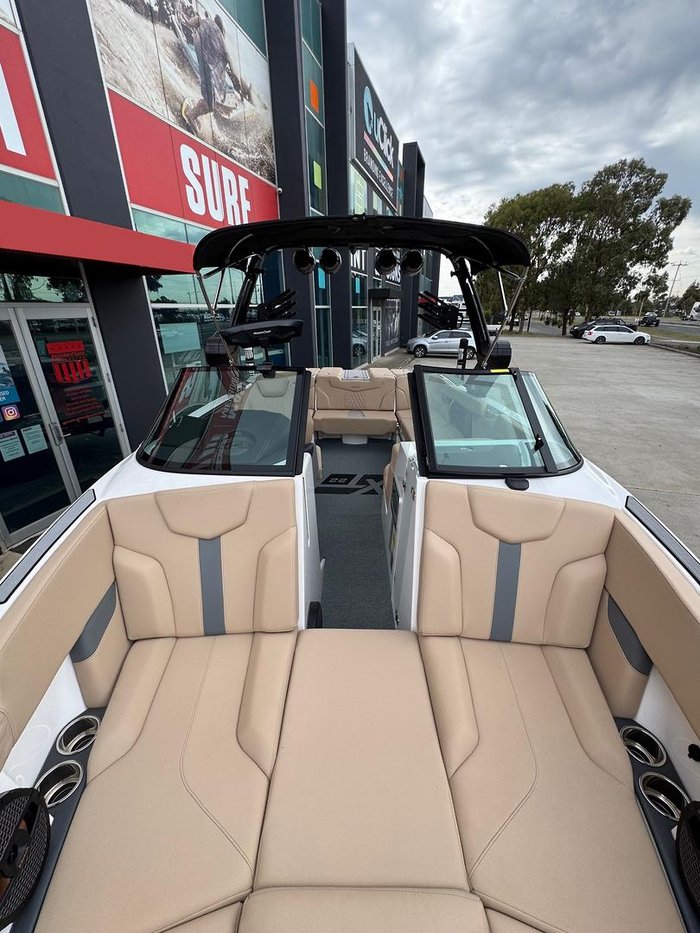 2023 MasterCraft XT22