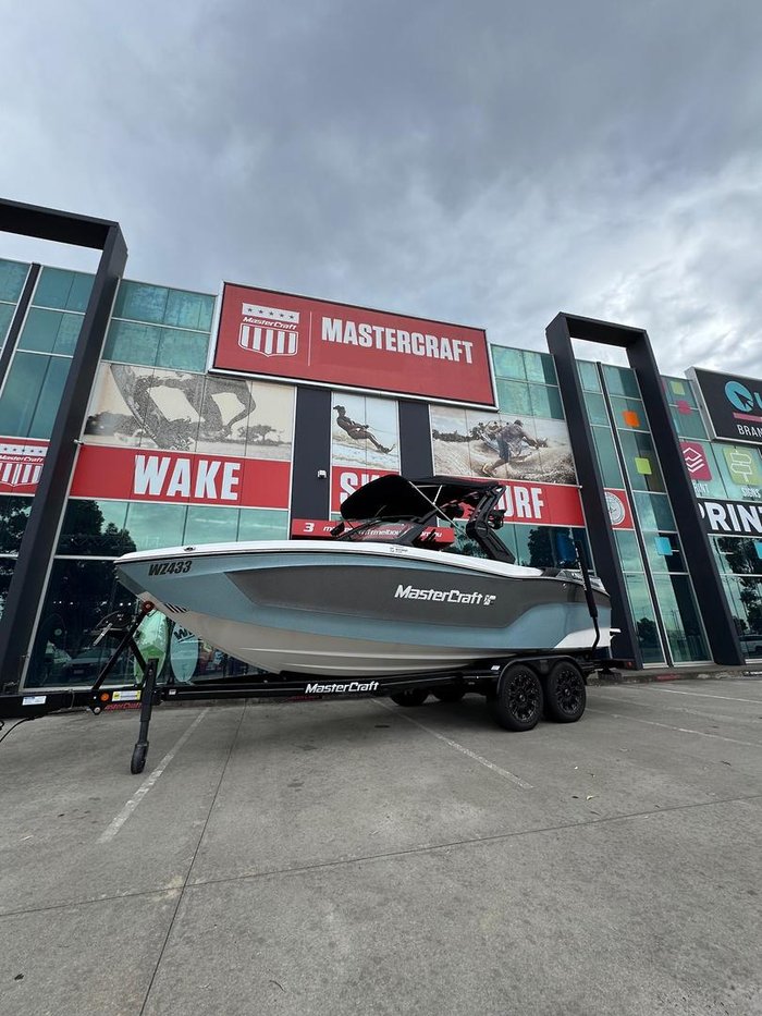 2023 MasterCraft XT22