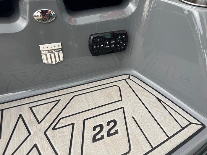 2023 MasterCraft XT22