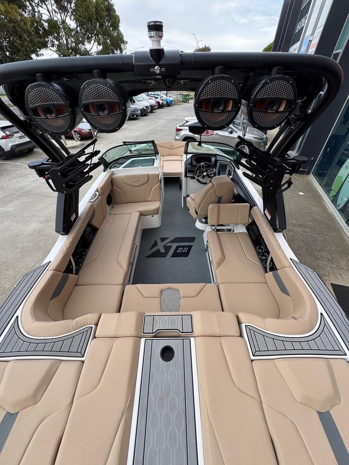 2023 MasterCraft XT22