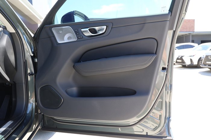 2025 Volvo XC60 Ultra T8 Plug-In Hybrid Dark