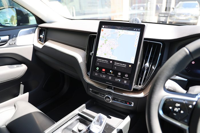 2025 Volvo XC60 Ultra T8 Plug-In Hybrid Dark