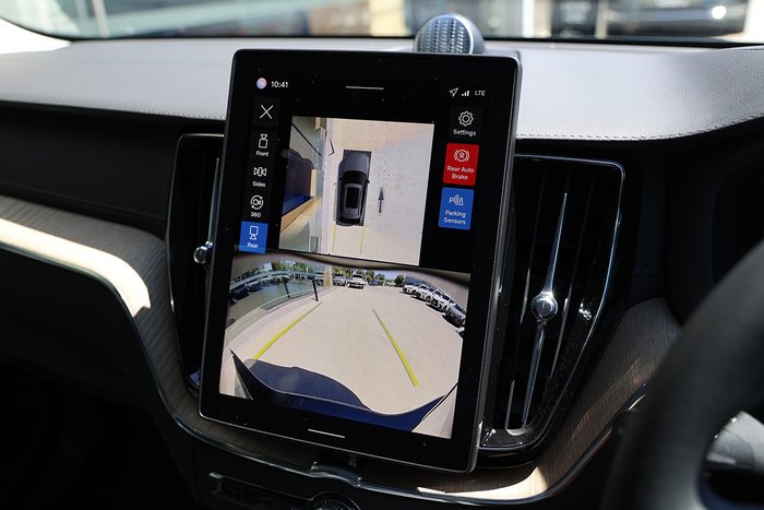 2025 Volvo XC60 Ultra T8 Plug-In Hybrid Dark