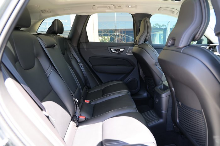 2025 Volvo XC60 Ultra T8 Plug-In Hybrid Dark