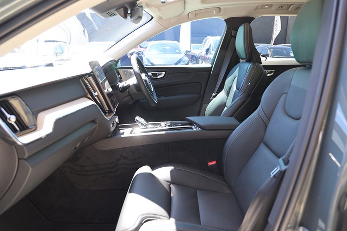 2025 Volvo XC60 Ultra T8 Plug-In Hybrid Dark