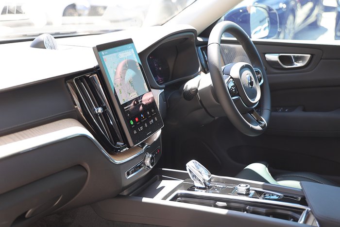 2025 Volvo XC60 Ultra T8 Plug-In Hybrid Dark