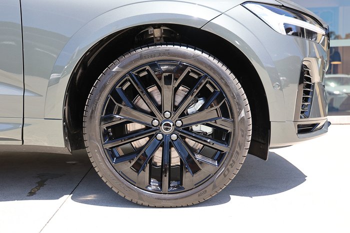 2025 Volvo XC60 Ultra T8 Plug-In Hybrid Dark