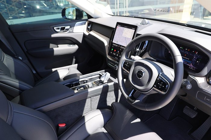 2025 Volvo XC60 Ultra T8 Plug-In Hybrid Dark