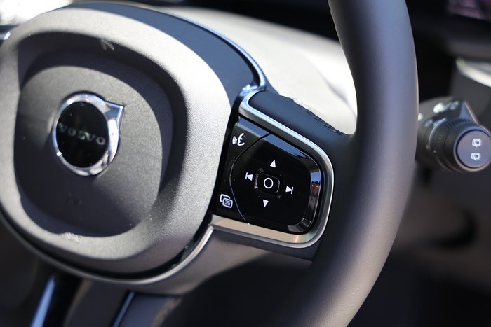 2025 Volvo XC60 Ultra T8 Plug-In Hybrid Dark