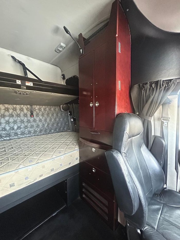 2021 Western Star 4900 Series 4900FXC White