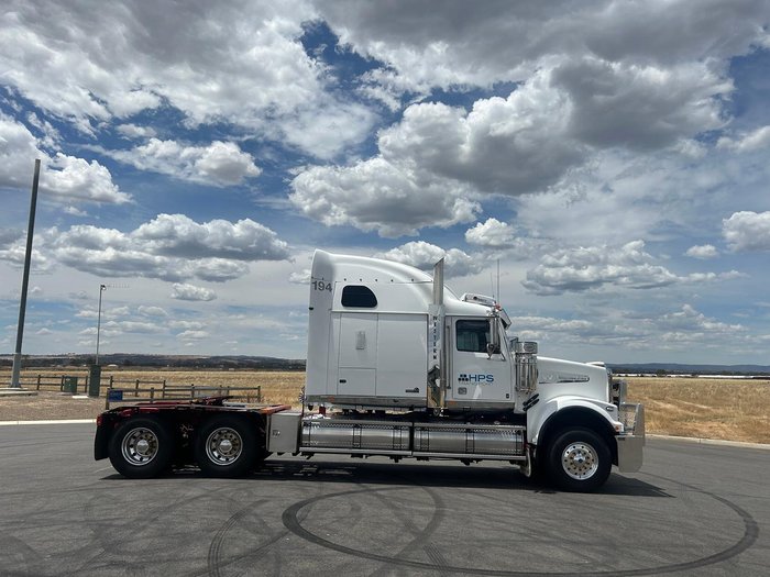 2021 Western Star 4900 Series 4900FXC White