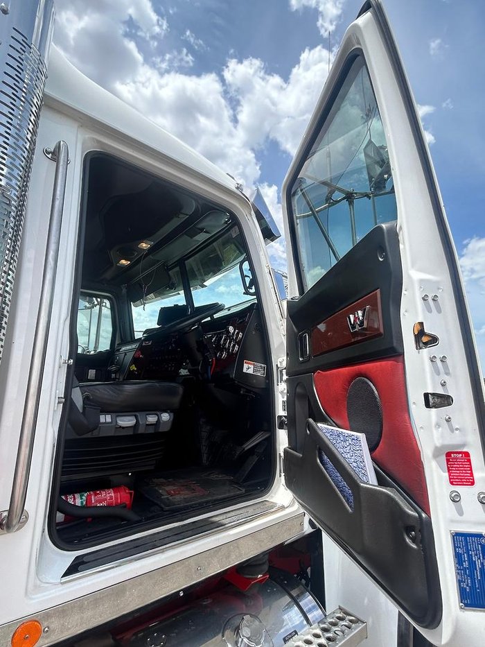 2021 Western Star 4900 Series 4900FXC White