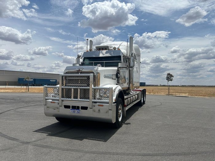 2021 Western Star 4900 Series 4900FXC White