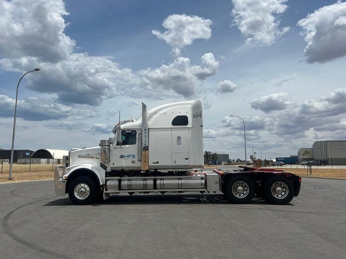 2021 Western Star 4900 Series 4900FXC White