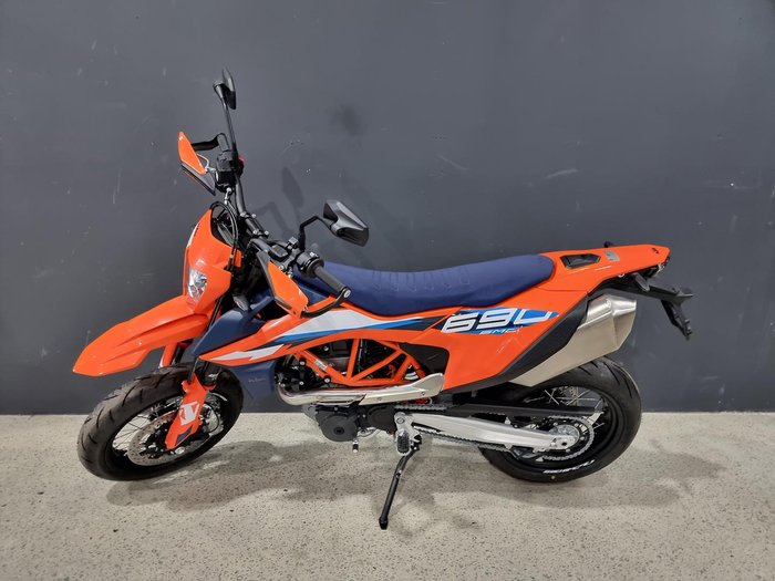 2024 KTM 690 SMC R SMC Orange