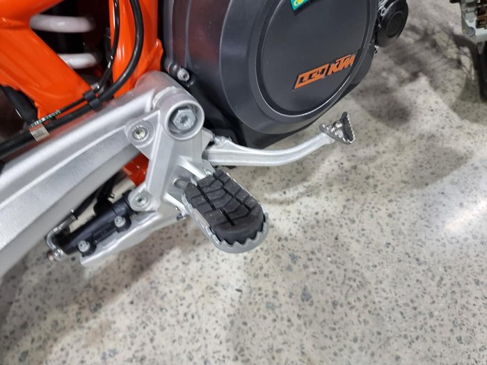 2024 KTM 690 SMC R SMC Orange