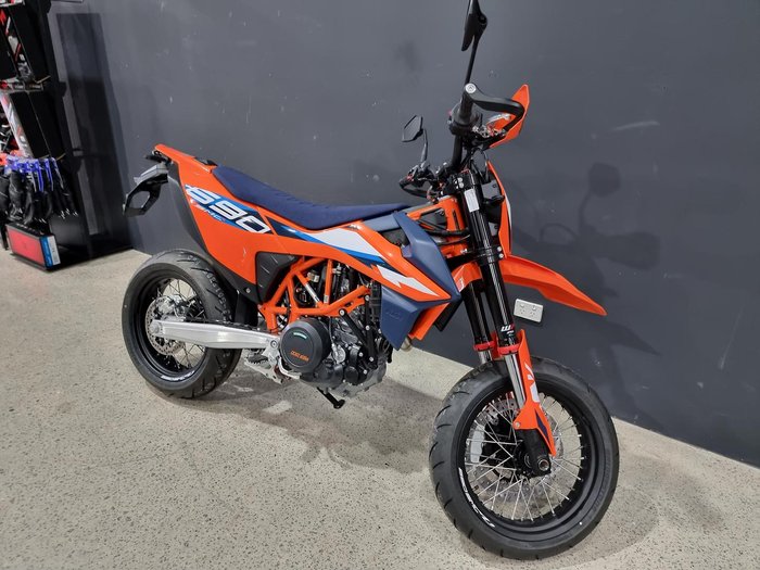 2024 KTM 690 SMC R SMC Orange