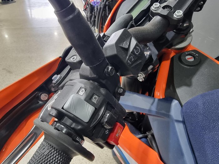 2024 KTM 690 SMC R SMC Orange