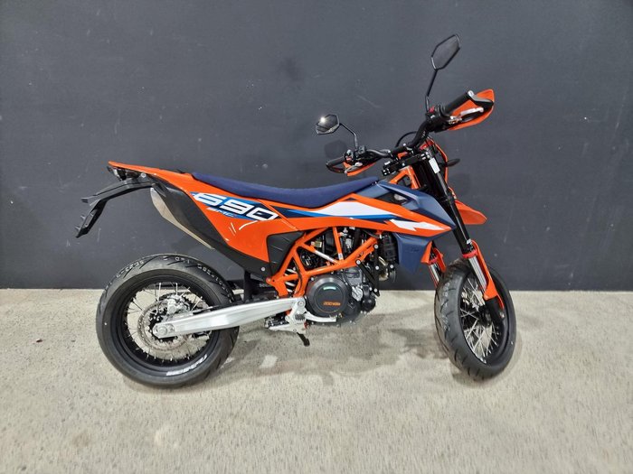2024 KTM 690 SMC R SMC Orange