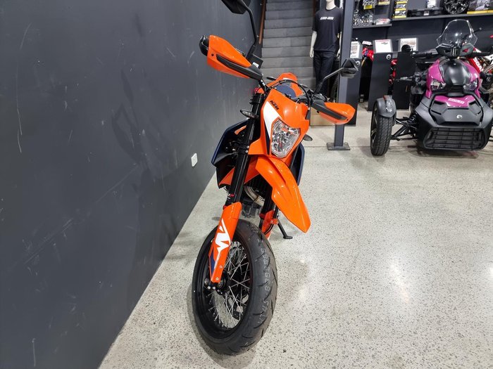 2024 KTM 690 SMC R SMC Orange