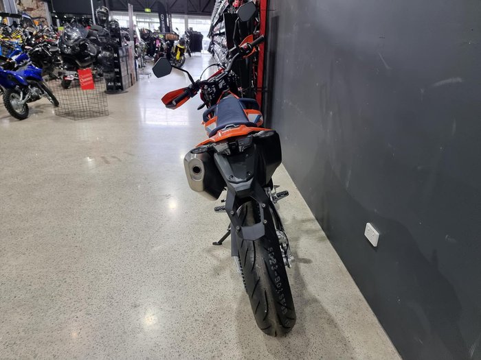 2024 KTM 690 SMC R SMC Orange