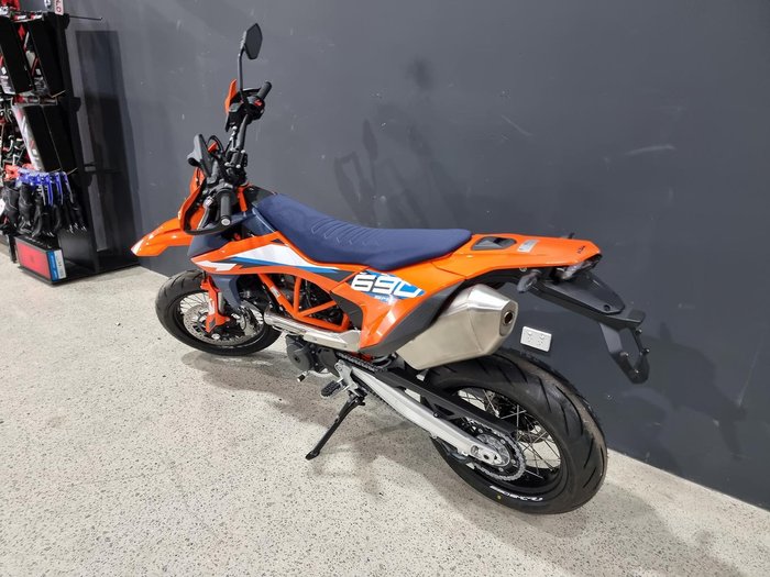 2024 KTM 690 SMC R SMC Orange
