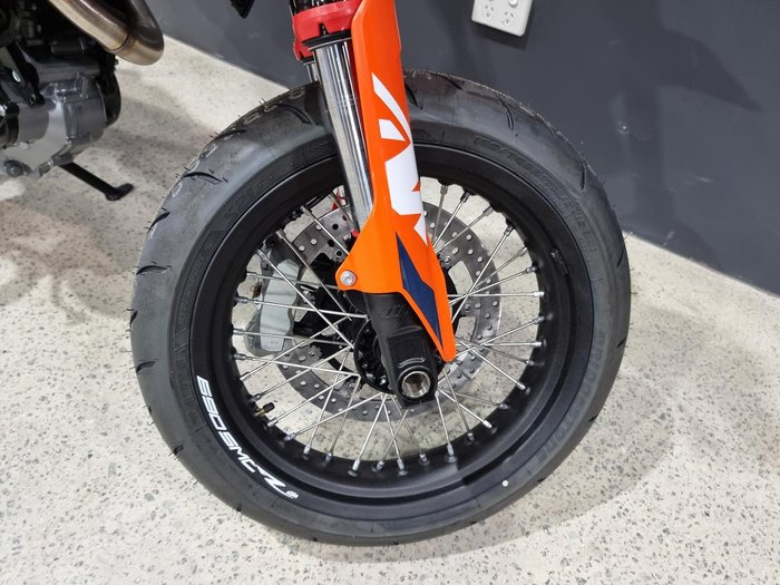 2024 KTM 690 SMC R SMC Orange