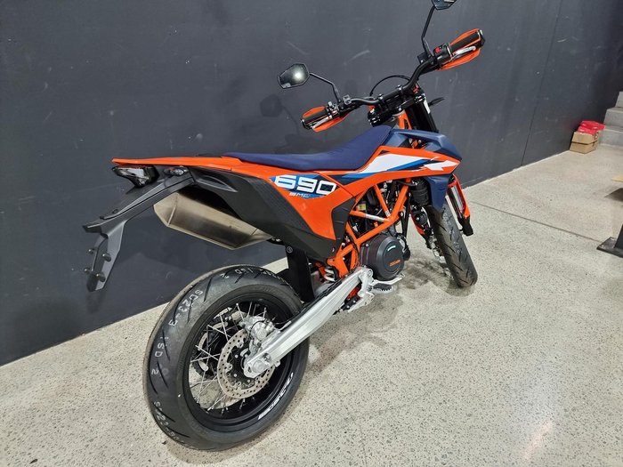 2024 KTM 690 SMC R SMC Orange