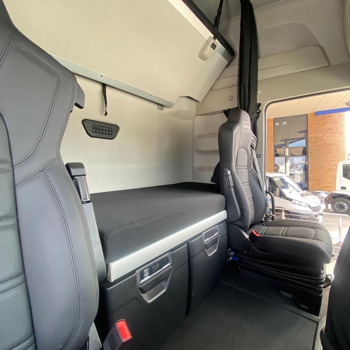 2024 Iveco S-Way AS700