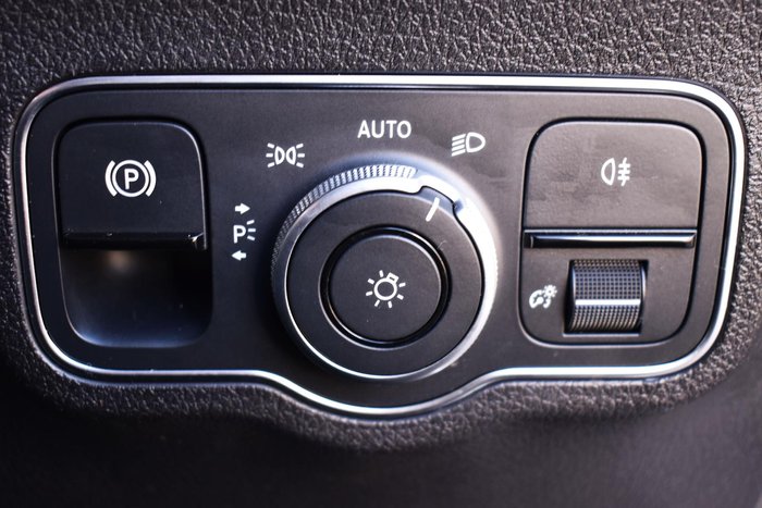 2023 Mercedes-Benz GLB-Class GLB200