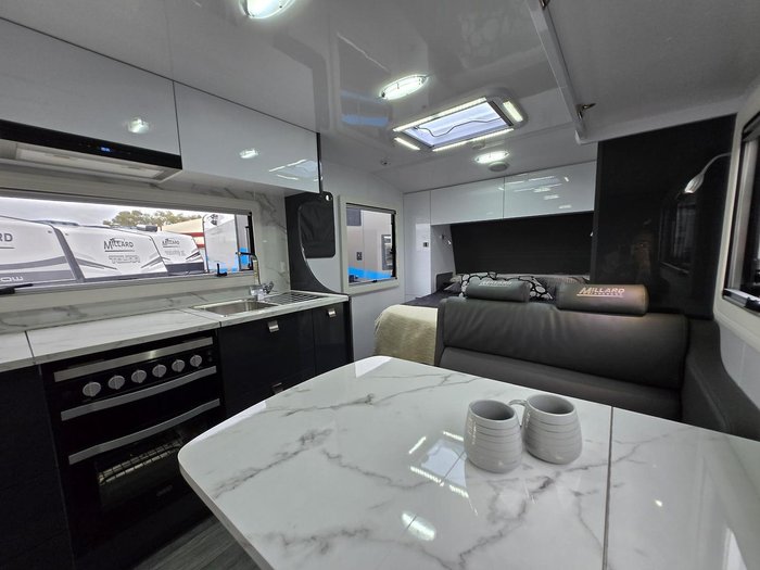 2024 Millard Mflow 19’6 Rear Door