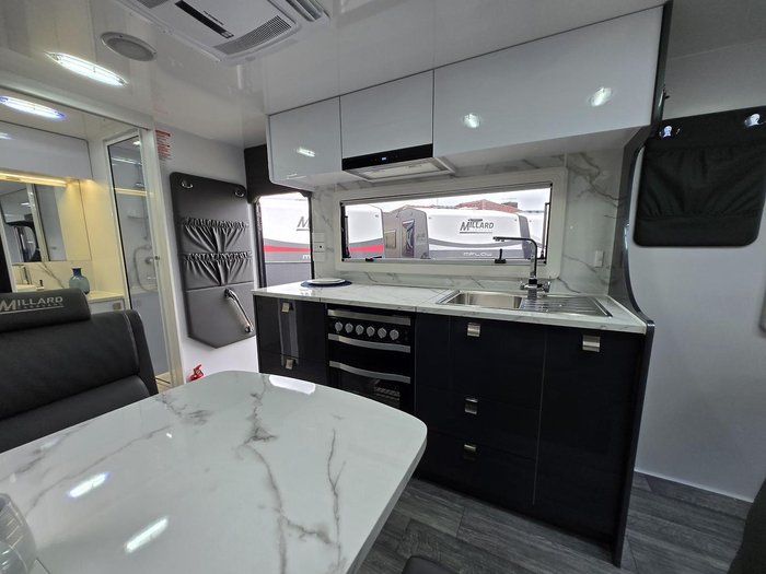 2024 Millard Mflow 19’6 Rear Door