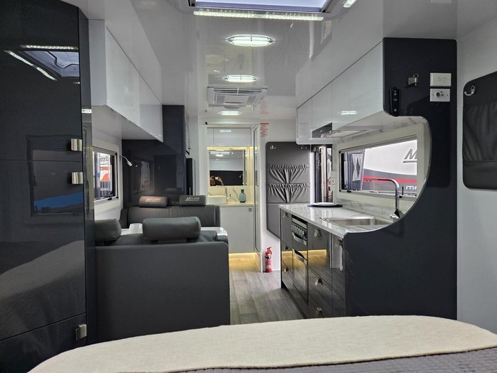 2024 Millard Mflow 19’6 Rear Door