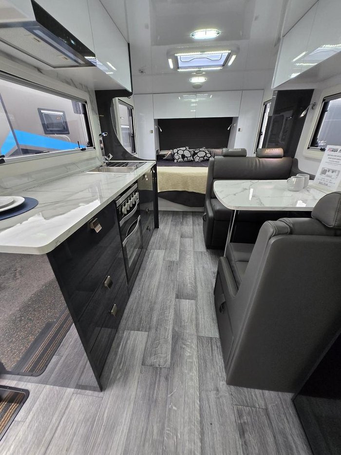 2024 Millard Mflow 19’6 Rear Door